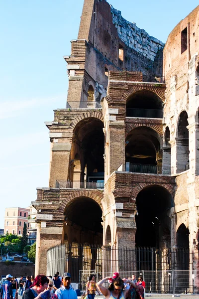 Colosseum. Sivunäkymä Italia — kuvapankkivalokuva