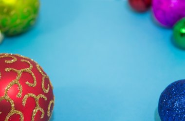 Noel ve yeni yıl, renkli toplar