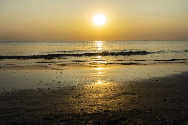 Krásná Krajina Západem Slunce Výhledem Moře Nádherný Výhled Mořskou Vlnu — Stock fotografie