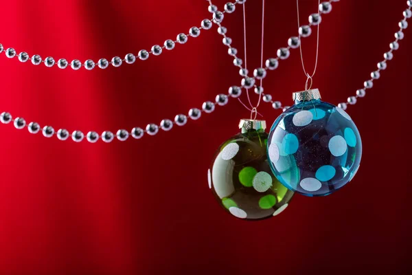 Рождественские Игрушки Красном Фоне Новогоднего Фона — стоковое фото