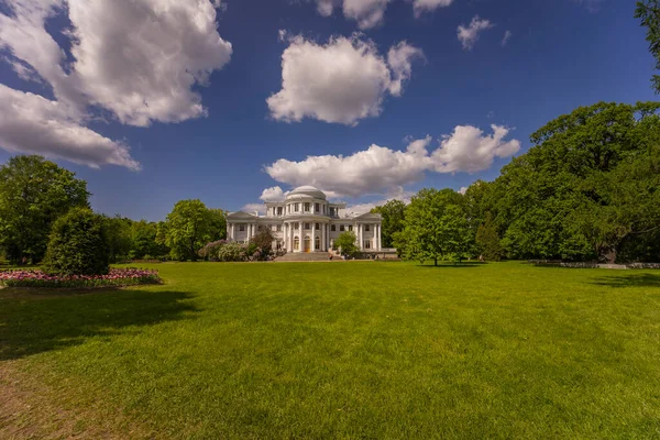 Magnífico Paisaje Con Vistas Palacio Elaginoostrovsky Hermoso Día Soleado San — Foto de Stock