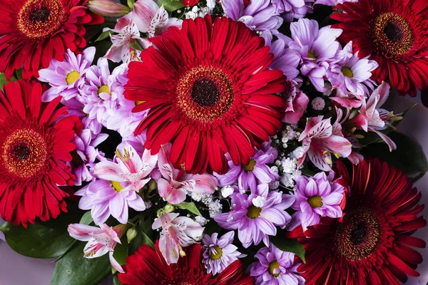 Egy Gyönyörű Színes Csokor Különböző Virágokból — Stock Fotó