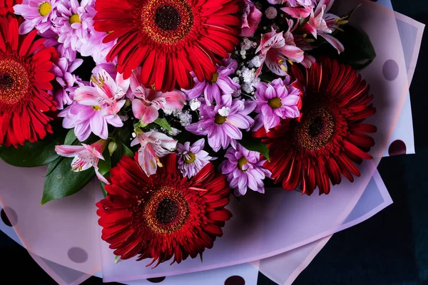 Egy Csodálatos Nyári Csokor Különböző Virágok Tetejére — Stock Fotó