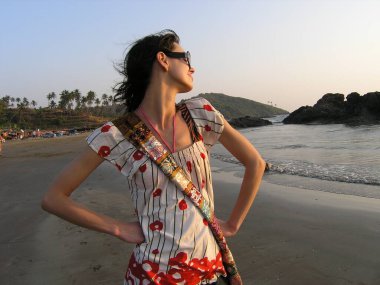 GOA plajındaki kız.