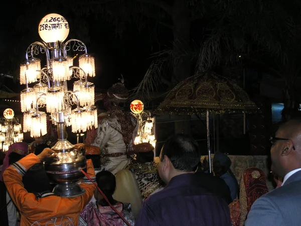 Hindistan 'da gece düğünü