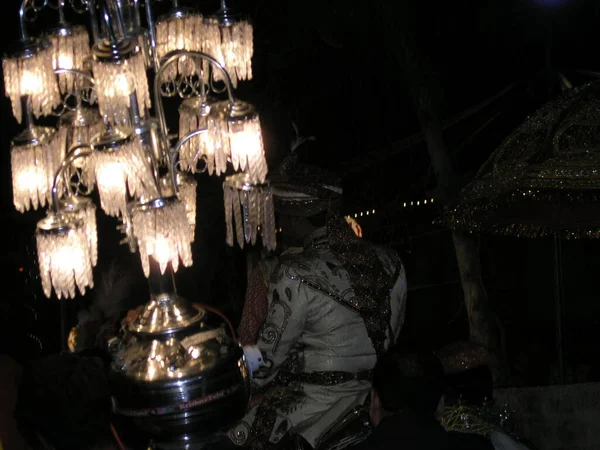 Hindistan 'da gece düğünü