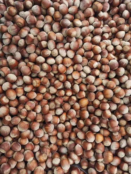 Büyük miktarlarda fındık.