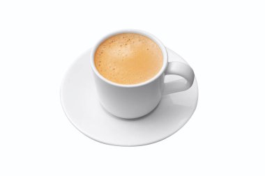 Beyaz arka planda izole edilmiş beyaz kahve fincanına yakın.