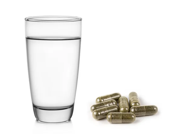 Vidro de cápsulas de água e pílula sobre fundo branco — Fotografia de Stock