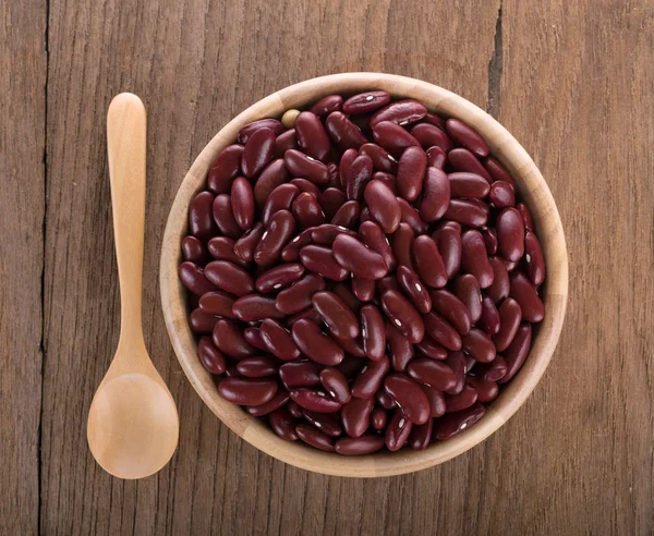 Frijol rojo en un tazón de madera —  Fotos de Stock