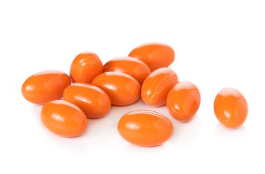 Beyaz arka planda pirinç kepeği yağı