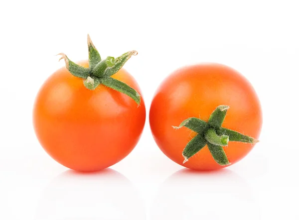 Tomate sobre fundo branco — Fotografia de Stock