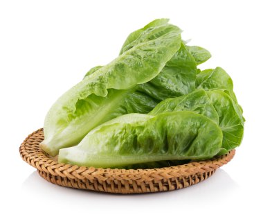 beyaz arkaplanda taze cos (marul)