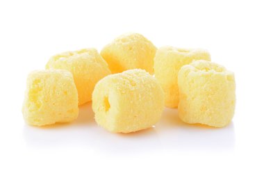 beyaz zemin üzerinde çıtır Mısır aperatifler