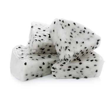 Ejder Meyvesi beyaz arkaplanda izole.