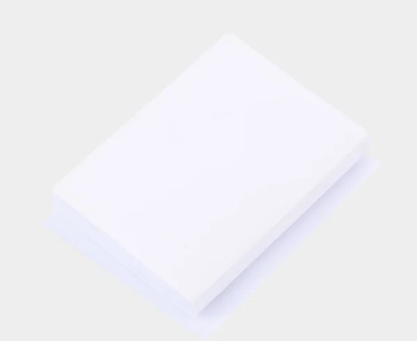 Біла книга на білому тлі — стокове фото