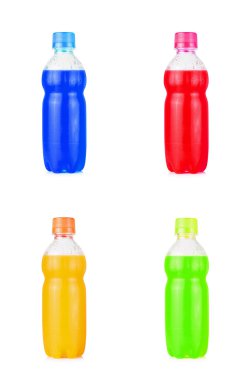 Beyaz arka plan üzerinde izole portakal suyu şişesi