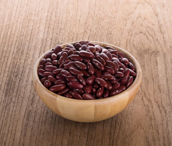 Frijol rojo en un tazón de madera —  Fotos de Stock