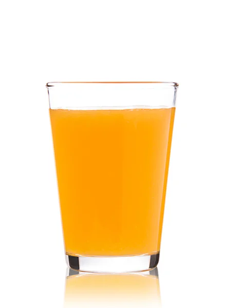 白い背景にオレンジジュースのガラス — ストック写真