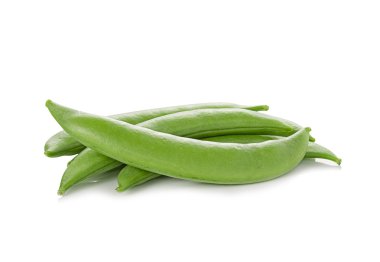 Beyaz zemin üzerinde yeşil bezelyeler izole