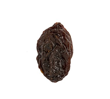 Beyaz arka planda kuru üzümler