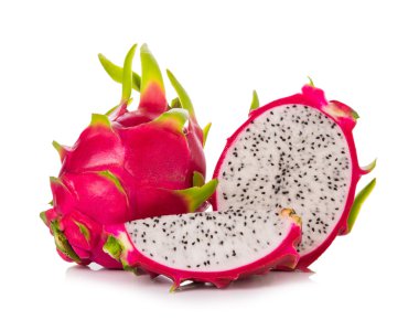 Ejder Meyvesi beyaz arkaplanda izole.