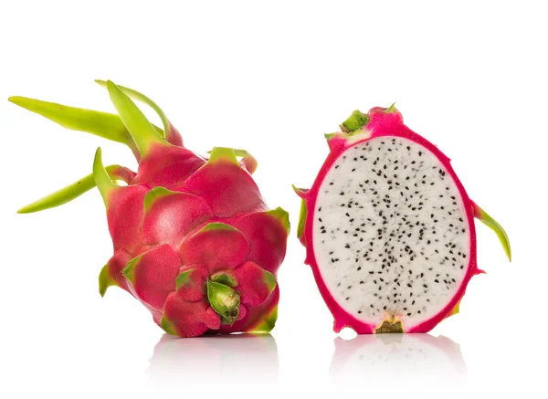 Dragon Fruit isolato su sfondo bianco. — Foto Stock