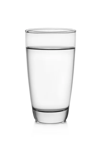 Glas water geïsoleerd op witte achtergrond — Stockfoto