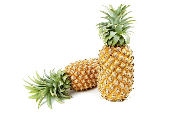 Ananas sur fond blanc . — Photo