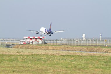 Bangkok Tayland -Jan 6 2013: Thaiairway uçak iniş t