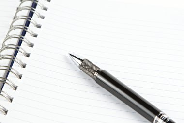 Defter siyah kalem ile