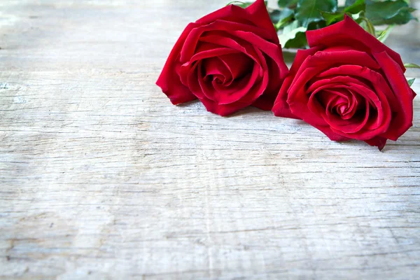 Rosas rojas sobre fondo de lana. Día de San Valentín, aniversario et — Foto de Stock