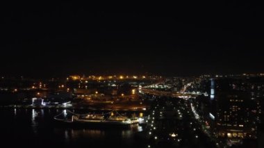 Yokohama 'daki Skyline Hava Gecesi Manzarası