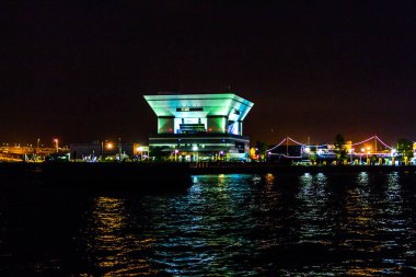 Yokohama 'nın gece manzarası.