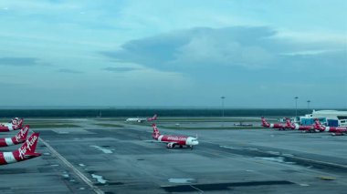 Singapur - Mayıs 3, 20, 19: Singapur Havaalanı 'ndaki Singapur Hava Yolları uçağı.