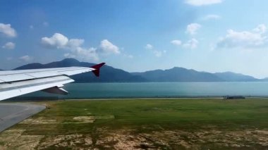 Gökyüzünde bir uçak