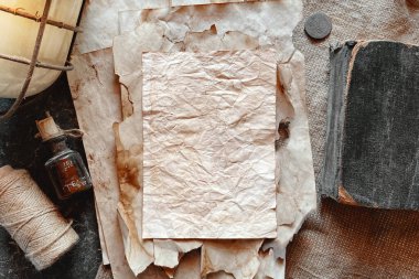 Eski buruşmuş kağıt maketi.