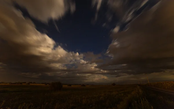 Nubes cielo noche campo tiempo lapso —  Fotos de Stock