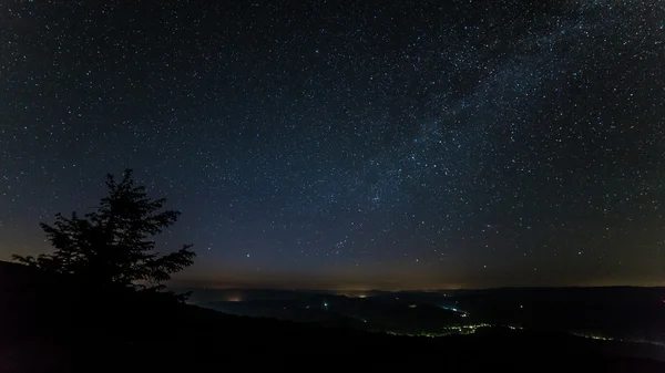 Cielo estrellado montaña — Foto de Stock