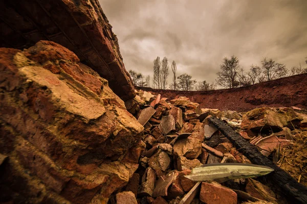 The collapse of the rock. landfills. clouds — Stock Photo, Image