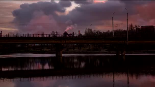 Zaman atlamalı tramvay Köprüsü — Stok video