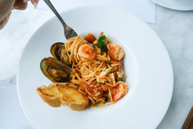 Domates soslu spagetti.