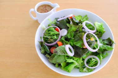 Karışık sebze salatası organik