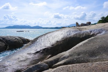  Hinta-Hinyai, Samui Adası. Surat Thani Eyaleti, Tropik sahil manzaralı.