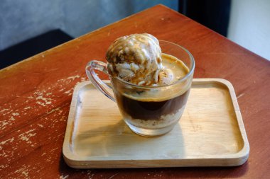 Dondurma ve kahveli Affogato.