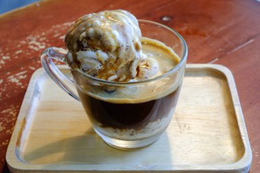Dondurma ve kahveli Affogato.