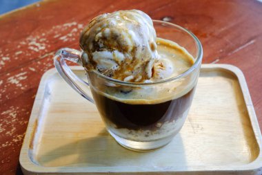 Dondurma ve kahveli Affogato.