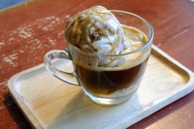 Dondurma ve kahveli Affogato.