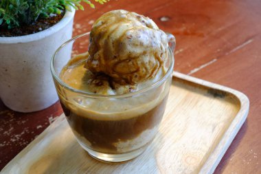 Dondurma ve kahveli Affogato.