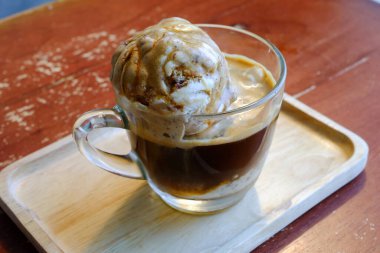 Dondurma ve kahveli Affogato.